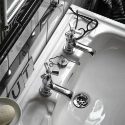 Heritage - Gracechurch Basin Pillar Taps